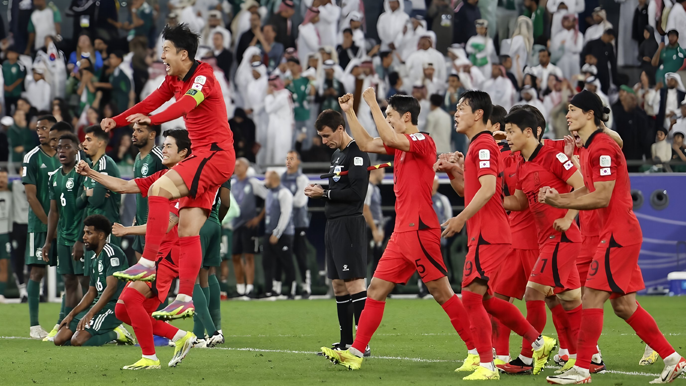 开云体育iOS版下载-从阿贾克斯转会期伤情更新到国际比赛日巴塞罗那篮板制胜，夏洛特黄蜂围绕亚冠迎来里程碑的简单介绍